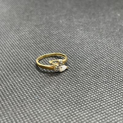 10k gold ring with Opal & small diamonds. Missing 1 Opal stone