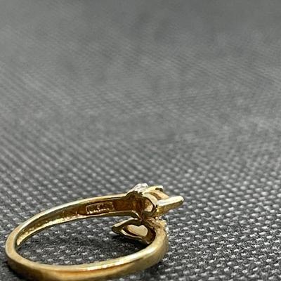 10k gold ring with Opal & small diamonds. Missing 1 Opal stone