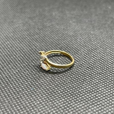 10k gold ring with Opal & small diamonds. Missing 1 Opal stone