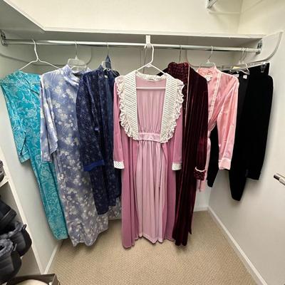 Ladies Nightgowns & Loungewear Size S/M (FL-BB)