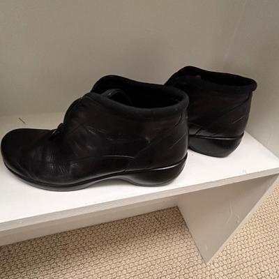 Ladies Dansko, Clarkâ€™s, Easy Spirit and More Size 7-7.5 (BR-BB)