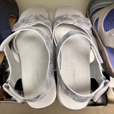 Ladies Dansko, Clarkâ€™s, Easy Spirit and More Size 7-7.5 (BR-BB)