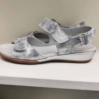 Ladies Dansko, Clarkâ€™s, Easy Spirit and More Size 7-7.5 (BR-BB)