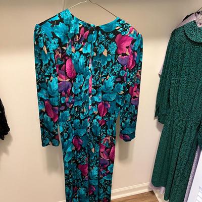 Vintage Dresses & More (BR-MK)