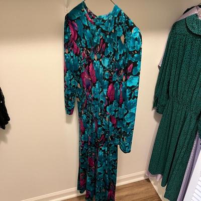 Vintage Dresses & More (BR-MK)