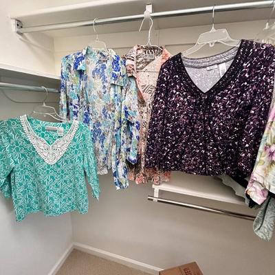 Ladies Spring/Summer Tops Size 8-12P (FR-BB)