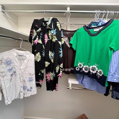 Ladies Spring/Summer Tops Size 8-12P (FR-BB)