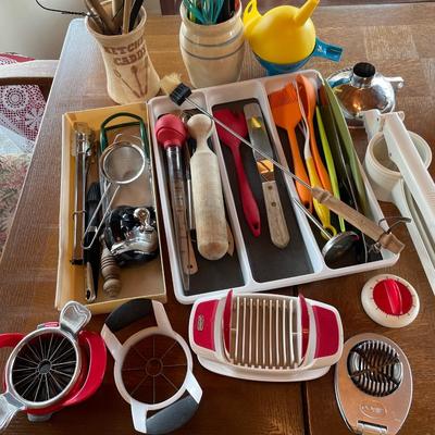 Kitchen caddy and slicers