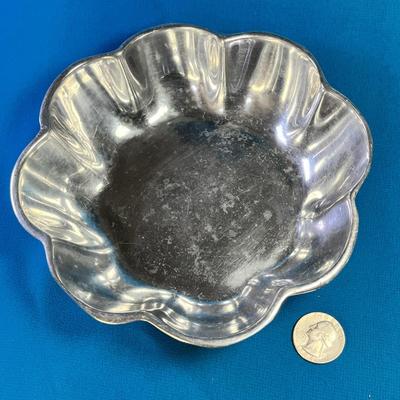 THICK ALUMINUM FLUTED BOWL MADE IN MEXICO