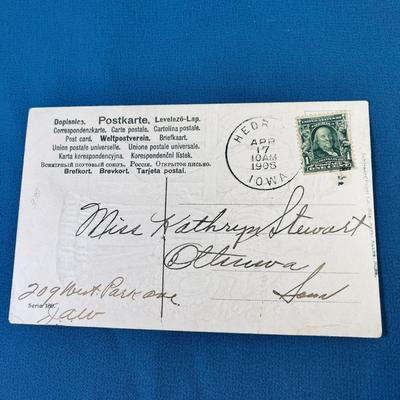 VTG. FANCY EMBOSSED COLOR POSTCARD MAN GIVING FLOWERS TO LADY, HAS GOLD EMBELLISHMENT