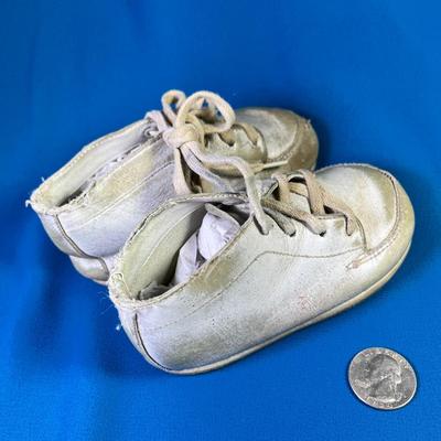 WHITE LEATHER BABY SHOES WITH LACES