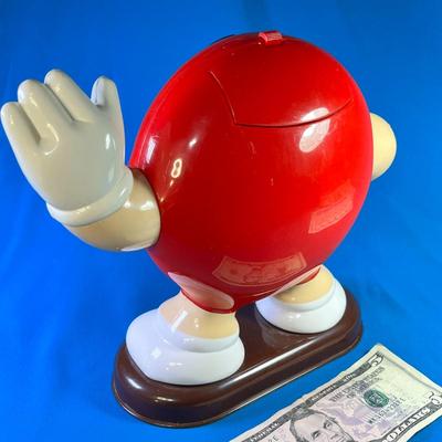 MECHANICAL M&M DISPENSER