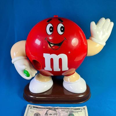 MECHANICAL M&M DISPENSER
