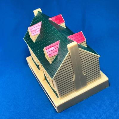 VINTAGE VALLEY BANK and TRUST PLASTIC HOUSE BANK WITH KEY AND METAL BOTTOM