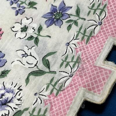 PRETTY VINTAGE HANDKERCHIEF WITH DENTAL TRIM AND PRINTED FLOWERS