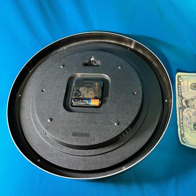 BIG ROUND BLACK FRAMED WALL CLOCK, BATTERY OPERATED WORKS GREAT