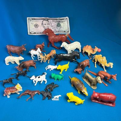 GROUP OF VINTAGE PLASTIC TOY MAMMALS- 27 COUNT