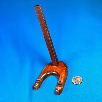 WOODEN PLATE STAND DISPLAY