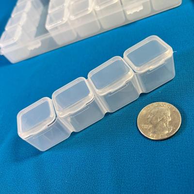 WEEKLY PILL BOX WITH 4 COMPARTMENTS PER DAY, REMOVABLE DAYS, LABELS