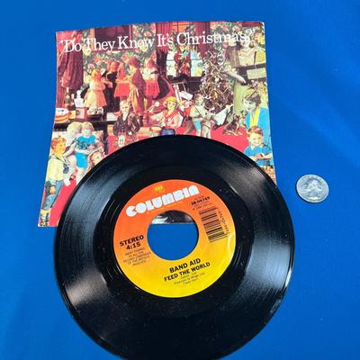 "DO THEY KNOW IT'S CHRISTMAS?" 45rpm RECORD IN COLORFUL JACKET by BANDAID
