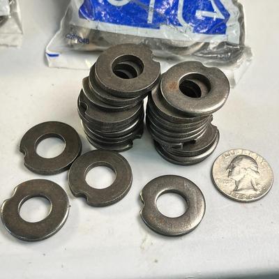 11 BAGS OF 24 LARGE METAL WASHERS, 264 TOTAL