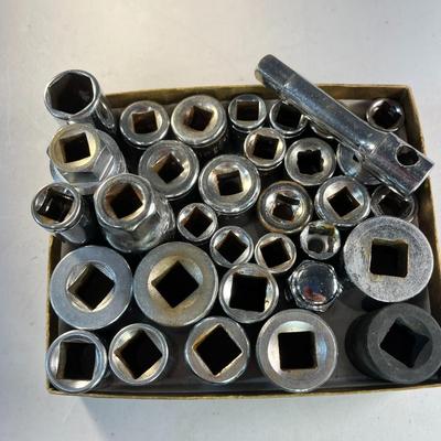BOX OF SOCKETS 3/8" AND 1/2" MIX