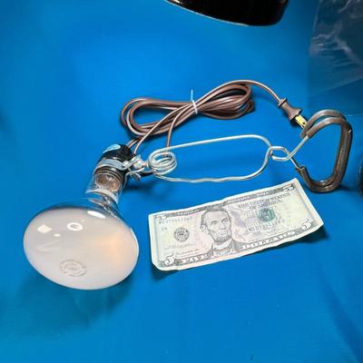 PORTABLE CLIP-ON LIGHT