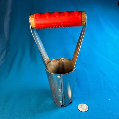 GARDEN PLANTING HOLE DIGGER TOOL