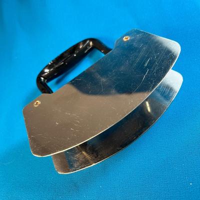 ANTIQUE HAND HELD FOOD CHOPPER TOOL BLACK METAL HANDLE