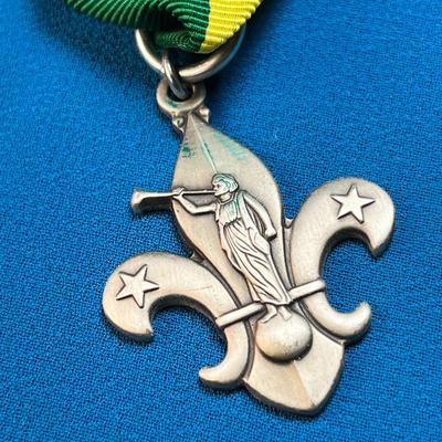 B.S.A.  L.D.S. AWARD PENDANT ON RIBBON "ON MY HONOR"  NEW IN CASE
