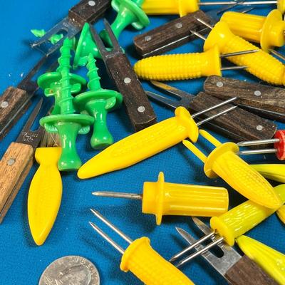 FAMILY REUNION CORN ON THE COB FEST COB HOLDERS- 44 COUNT