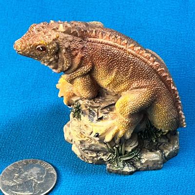 LIZARD FIGURINE- VERY TEXTURED, NICE DETAIL