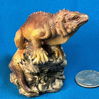 LIZARD FIGURINE- VERY TEXTURED, NICE DETAIL