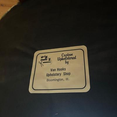 Rolling Barrel Style Upholstered Chair (LR-MG)