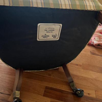 Rolling Barrel Style Upholstered Chair (LR-MG)