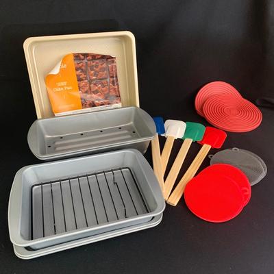 Large Selection of Kitchen Essentials (K-KW)