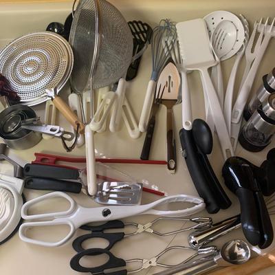 Large Selection of Kitchen Essentials (K-KW)