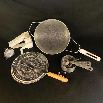 Large Selection of Kitchen Essentials (K-KW)