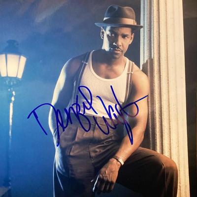 Devil in a Blue Dress Denzel Washington signed movie photo. GFA Authenticated