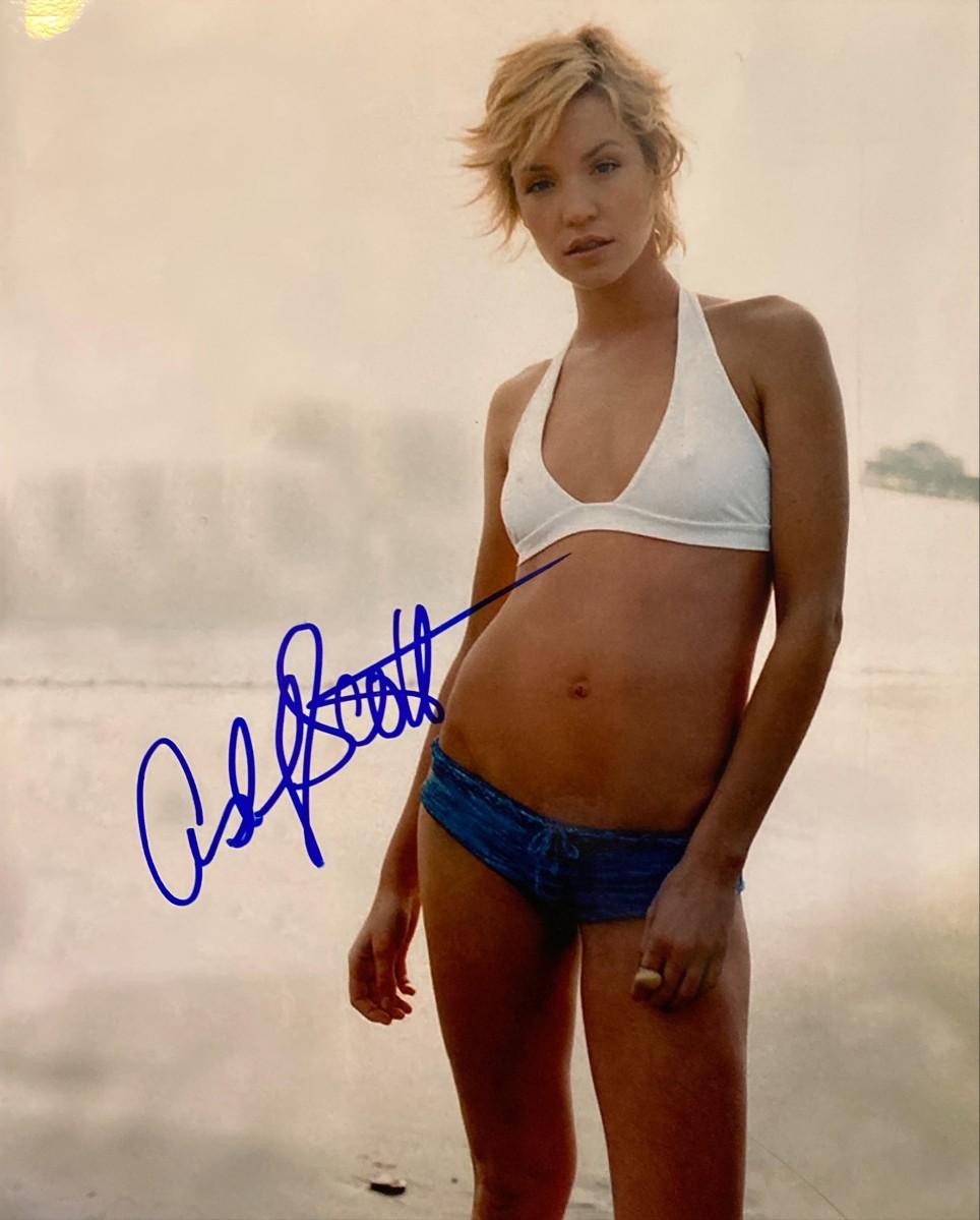 Ashley Scott signed photo EstateSales