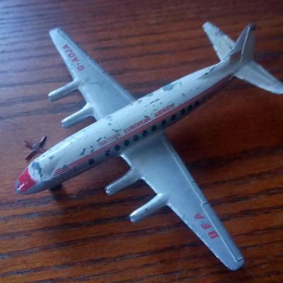 LOT 120 SMALL METAL TOY AIRPLANE