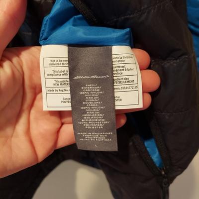 Size Large Eddie Bauer Coats, Oscar de la Renta Sweaters and more (PB-BBL)