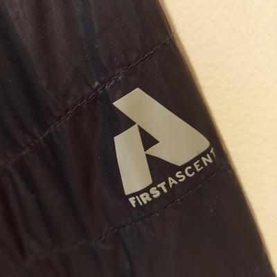 Size Large Eddie Bauer Coats, Oscar de la Renta Sweaters and more (PB-BBL)