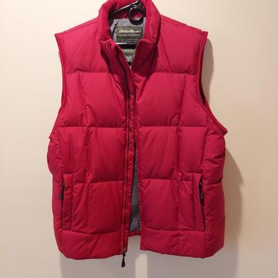 Size Large Eddie Bauer Coats, Oscar de la Renta Sweaters and more (PB-BBL)