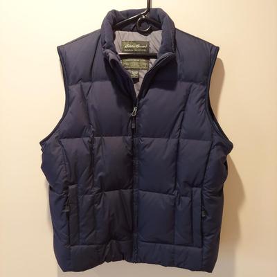 Size Large Eddie Bauer Coats, Oscar de la Renta Sweaters and more (PB-BBL)