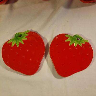 Strawberry Serveware (LR-CE)