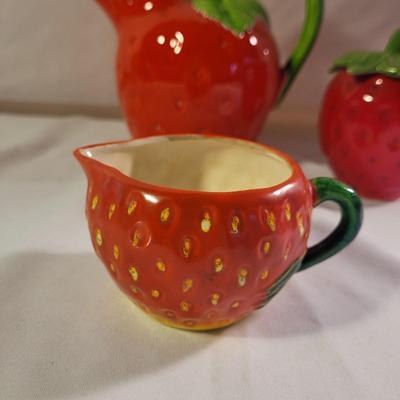 Strawberry Serveware (LR-CE)