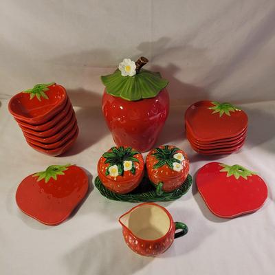 Strawberry Serveware (LR-CE)