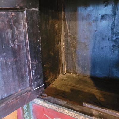 Asian Style Painted Cabinet (LR-CE)
