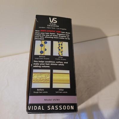 Three Hairdryers (D-CE)